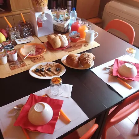 Orange House Bed and breakfast Varenna